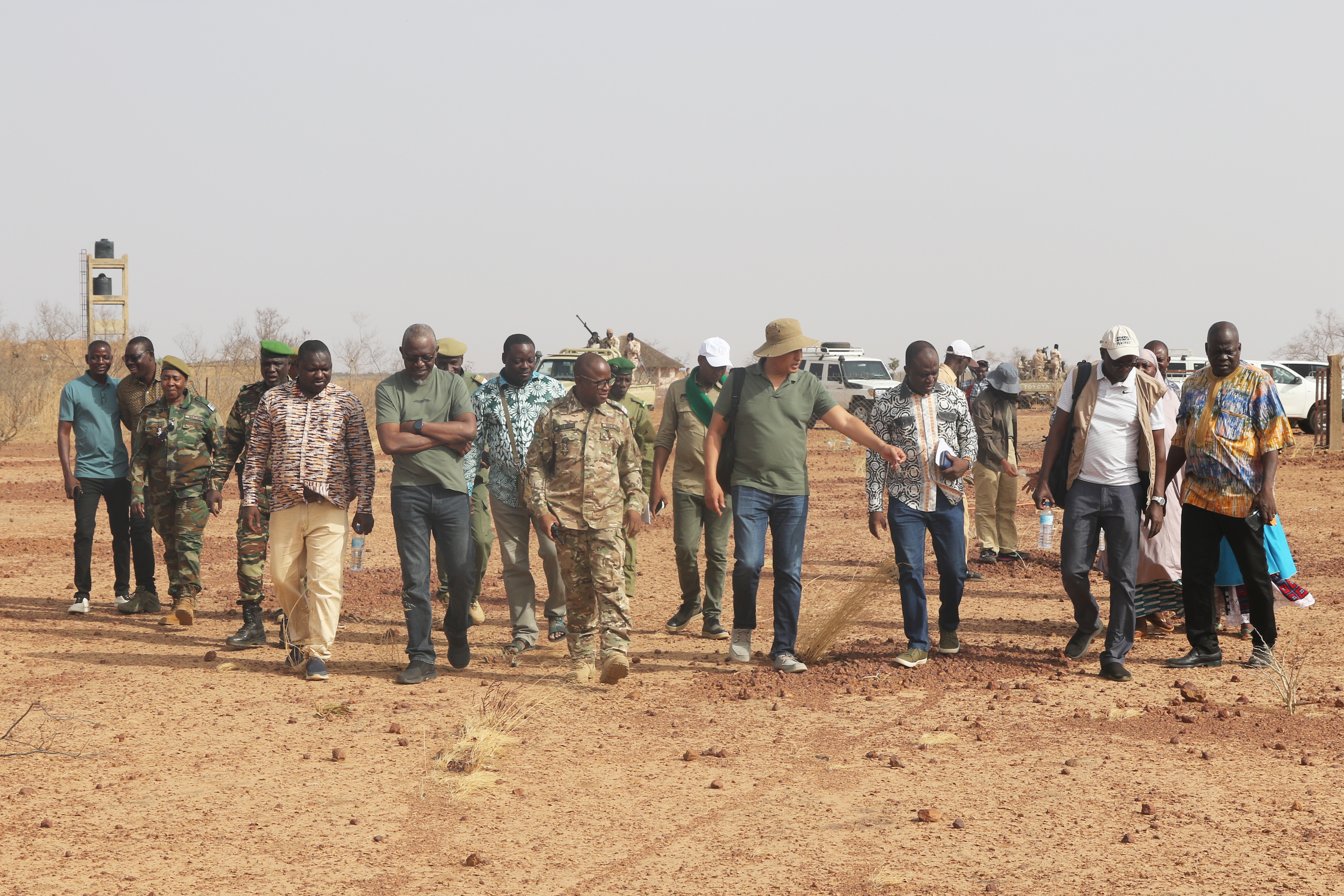  Projet AdaptWAP : les représentants des trois pays du complexe W-Arly-Pendjari visitent les réalisations d’adaptation au changement climatique dans la Réserve Naturelle Nationale des Girafes (RNNG) de Kouré dans la région de Tillabéri, au Niger,4 juin 202